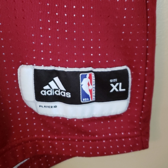 Cleveland Cavs Jersey - Picture 2 of 6